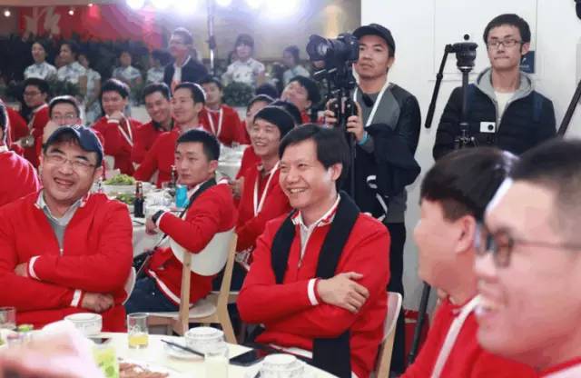 畫風(fēng)突轉(zhuǎn)，小米也要涉足餐飲業(yè)